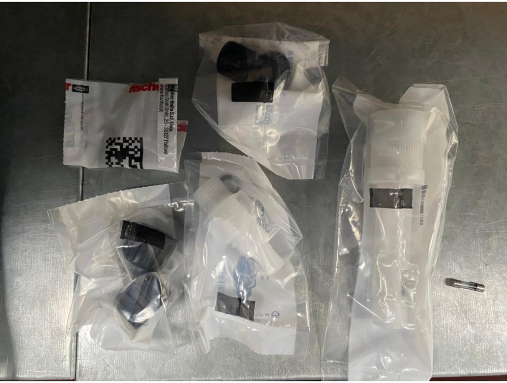 Accesorios incluidos con la bomba dosificadora EMEC serie V