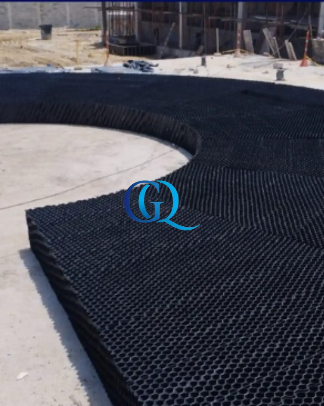 Módulos tipo colmena instalados en un sedimentador circular
