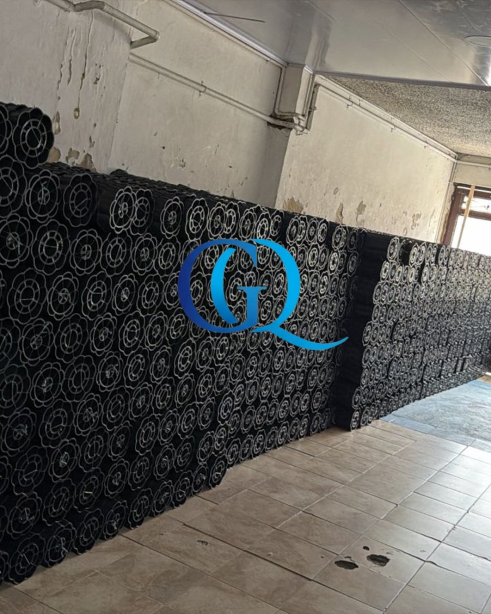 Rosetones Bio-Pack enrollados y almacenados en las instalaciones de Grupo Quimiplantas